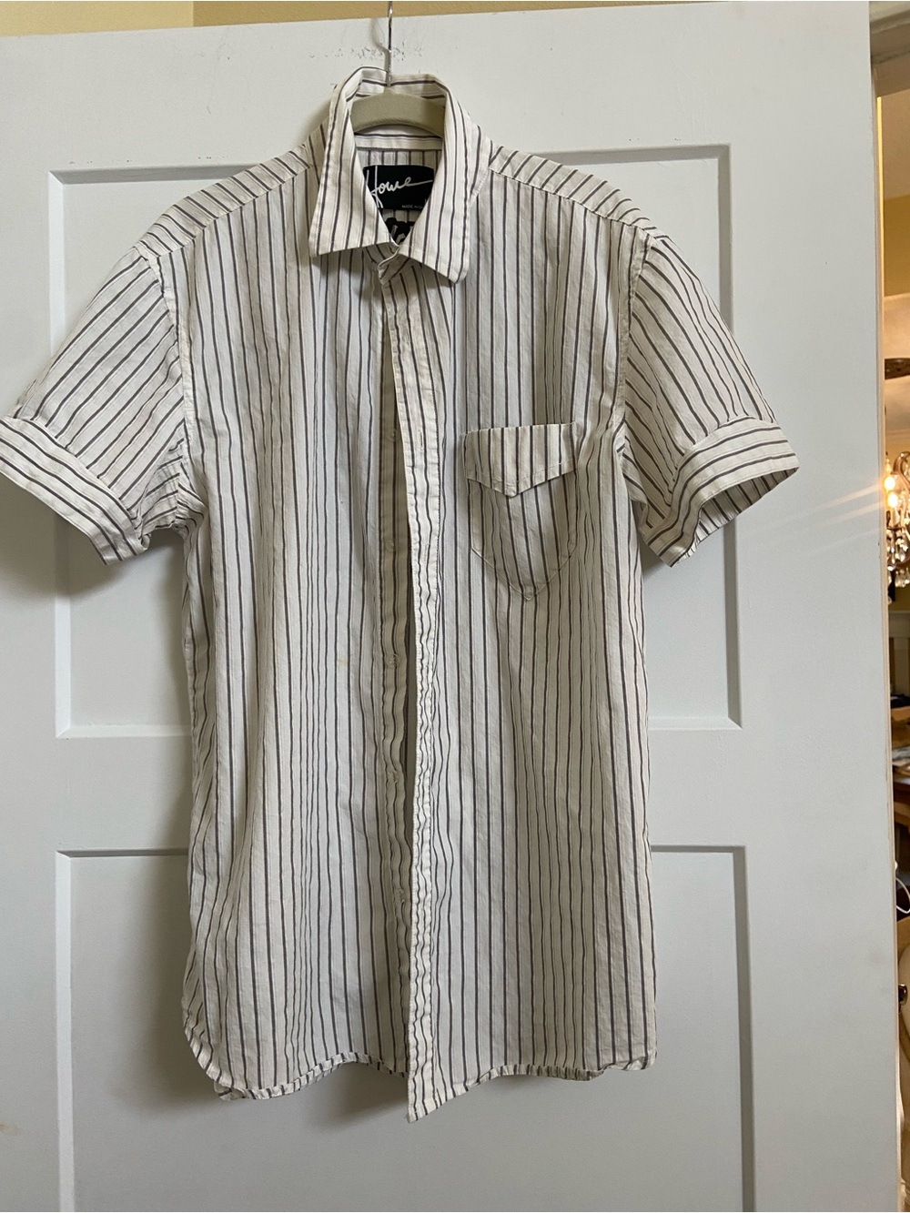 Men’s Short-Sleeve White Stripe Button-Up Shirt
